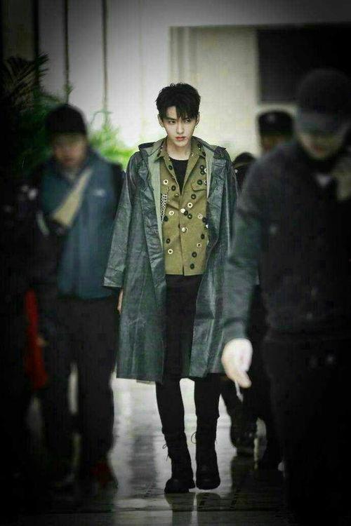 娱乐吃瓜酱雨衣男,娱乐吃瓜酱的神秘面纱  第3张